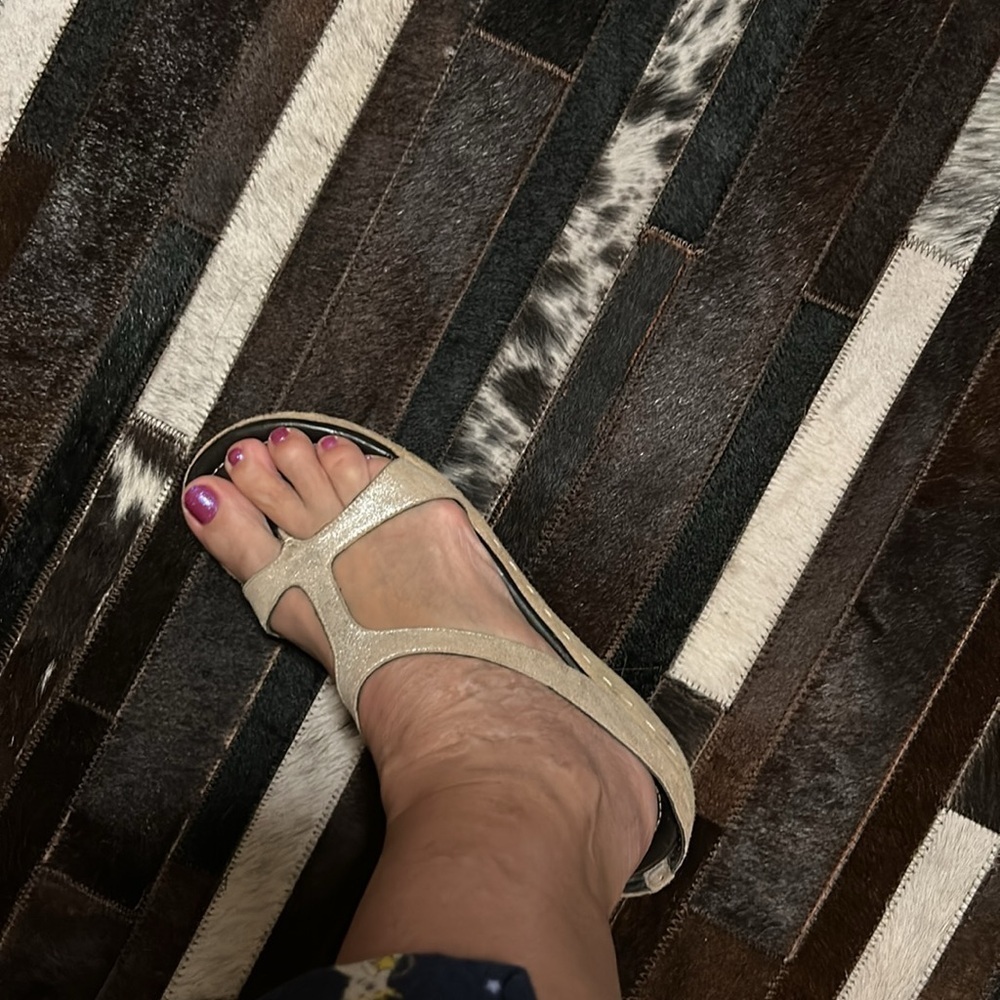 Donald J Pliner Shula Leather Sandal. 9-9.5 Minimalist Comfort - Picture 11 of 11